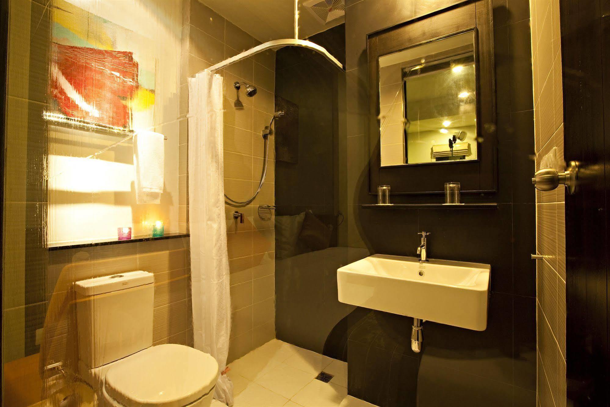 Leisure Place Phuket Chalong Exterior photo